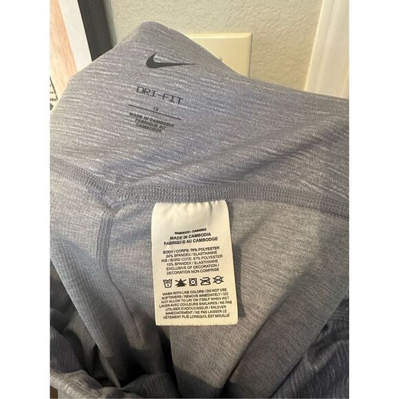 Nike Women’s Dri-Fit One Luxe Gray Mid-Rise Plus Size Workout Leggings Size 1X - Picture 5 of 6